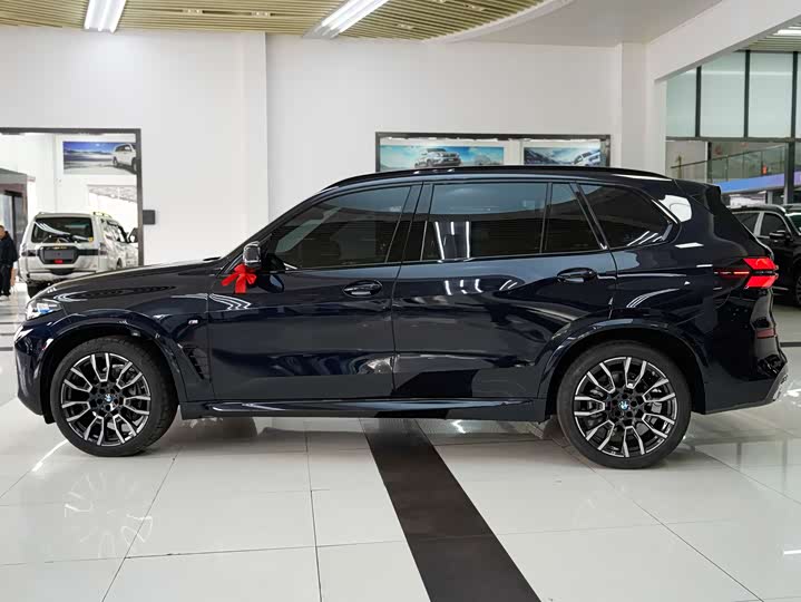 BMW X5 2025 2025款 xDrive 40Li M运动曜夜套装