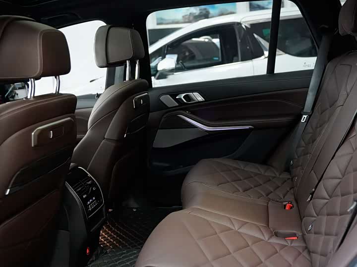 BMW X5 2025 2025款 xDrive 40Li M运动曜夜套装