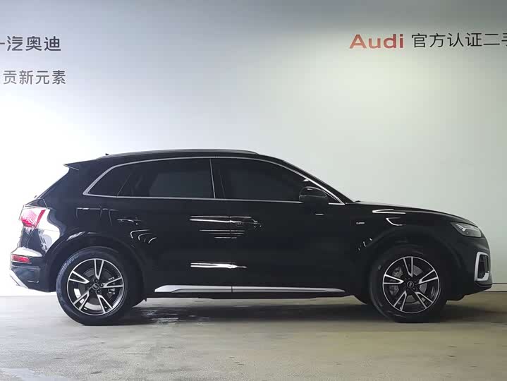 Audi Q5L 2026 2026款 45周年典藏版 40 TFSI 时尚动感型