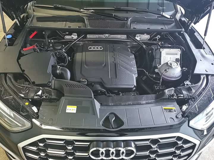 Audi Q5L 2026 2026款 45周年典藏版 40 TFSI 时尚动感型
