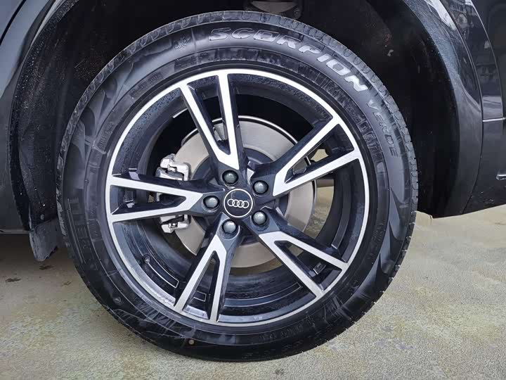 Audi Q5L 2026 2026款 45周年典藏版 40 TFSI 时尚动感型