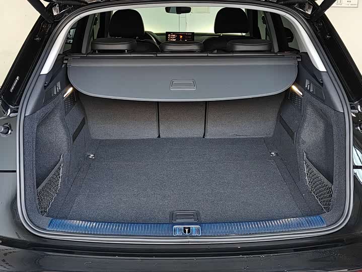 Audi Q5L 2026 2026款 45周年典藏版 40 TFSI 时尚动感型