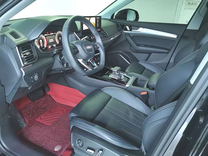 Audi Q5L 2026 2026款 45周年典藏版 40 TFSI 时尚动感型