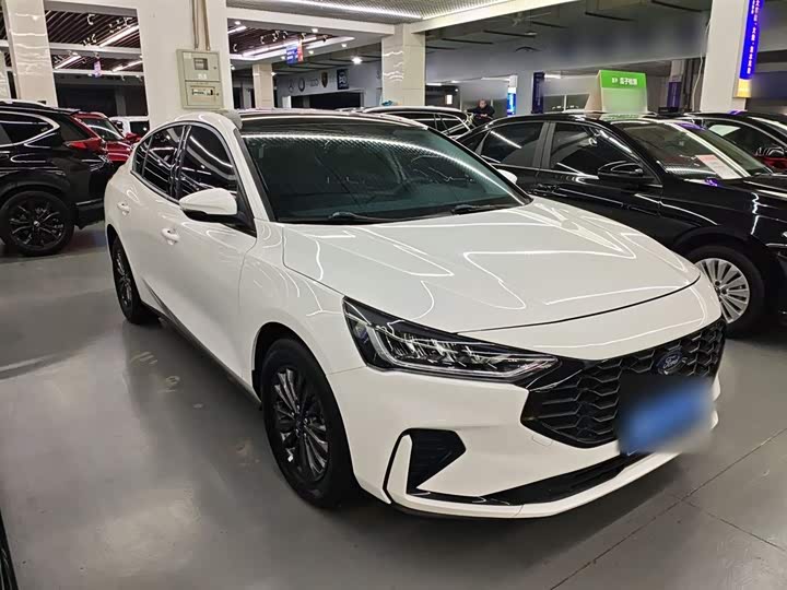 Ford Focus 2022 2022款 三厢 EcoBoost 180 自动竞速版