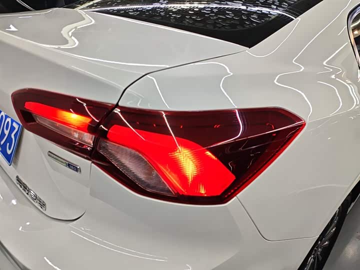 Ford Focus 2022 2022款 三厢 EcoBoost 180 自动竞速版