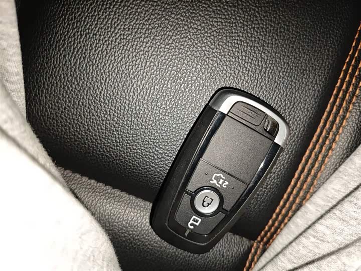 Ford Focus 2022 2022款 三厢 EcoBoost 180 自动竞速版