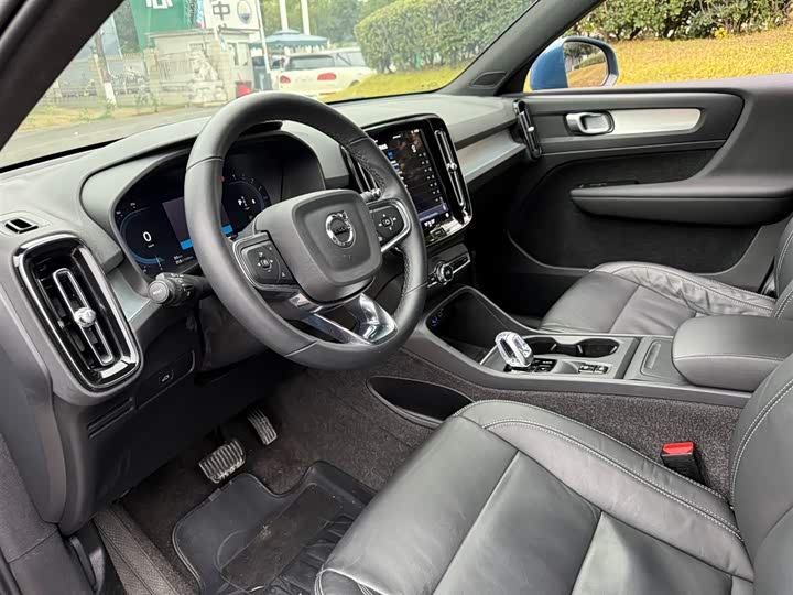 Volvo XC40 2024 2024款 B3 智行时尚版
