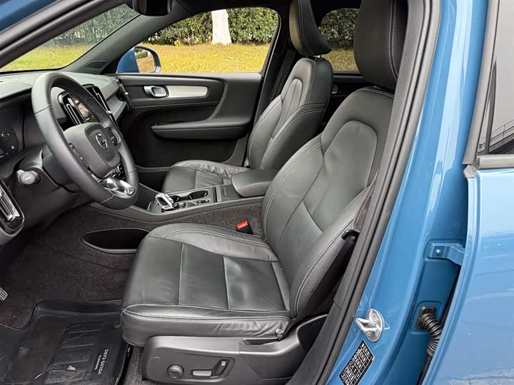 Volvo XC40 2024 2024款 B3 智行时尚版