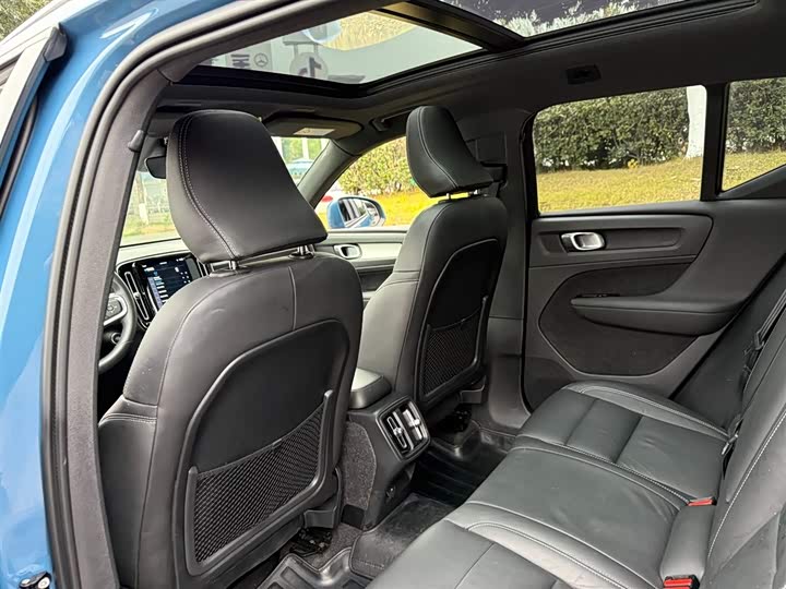 Volvo XC40 2024 2024款 B3 智行时尚版