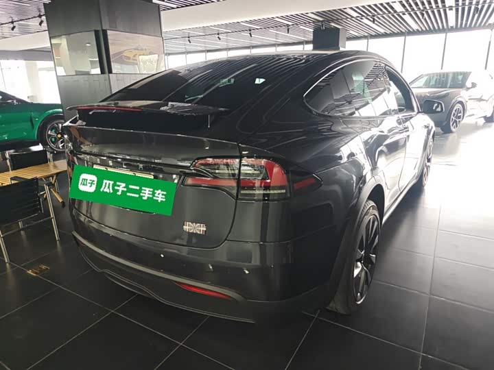 Tesla Model X 2023 2023款 三电机全轮驱动 Plaid版