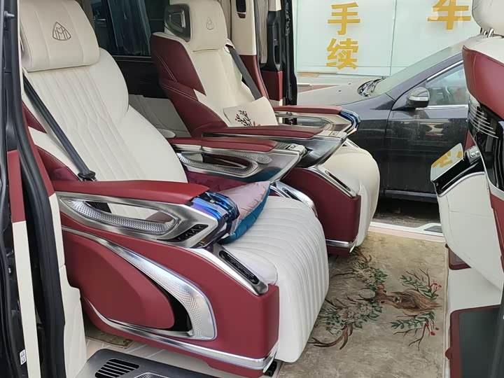 Mercedes-Benz Vito 2024 2024款 2.0T 商务版 7座