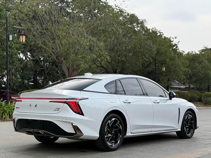 Hongqi H6 2023 2023款 2.0T 致逸版