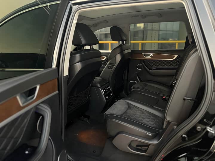 Hongqi HS7 2022 2022款 2.0T DCT两驱智联旗畅版 七座