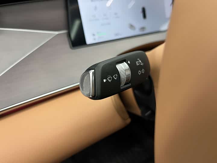 BYD Han L 2025 2025款 DM-p 四驱激光雷达旗舰型