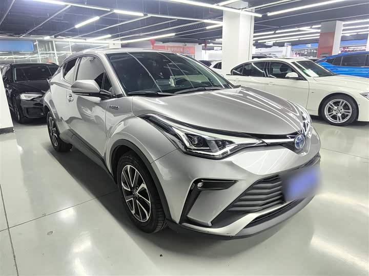 Toyota Izoa 2021 2021款 双擎 2.0L 奕驰版