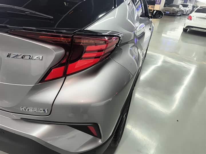 Toyota Izoa 2021 2021款 双擎 2.0L 奕驰版