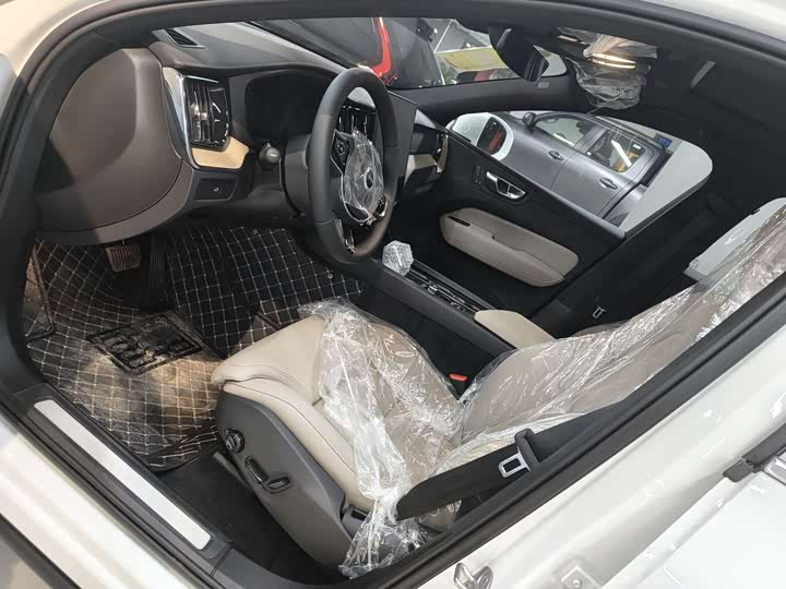 Volvo XC60 2026 2026款 B5 四驱智逸豪华版