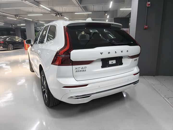 Volvo XC60 2026 2026款 B5 四驱智逸豪华版