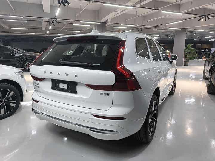 Volvo XC60 2026 2026款 B5 四驱智逸豪华版