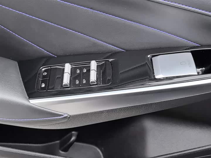 Geely Preface L 2024 2024款 油混 1.5TD 星河版