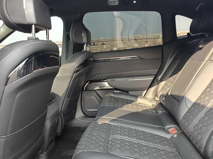 Zeekr 7X 2025 2025款 75kWh 后驱智驾版