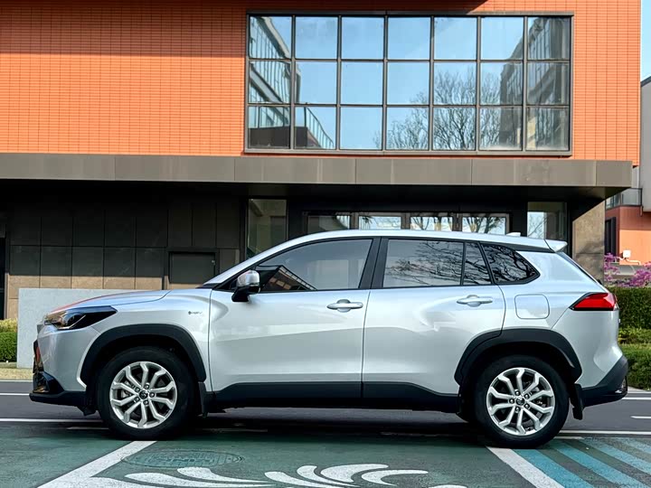 Toyota Frontlander 2024 2024款 2.0L 智能电混双擎 领先版