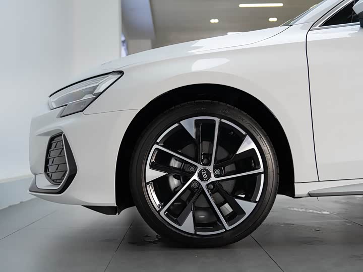 Audi A3 2025 2025款 A3L Limousine 35TFSI 飞驰尊享型