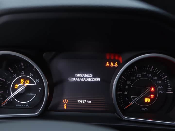 Jeep Grand Commander 2022 2022款 2.0T 两驱精英版