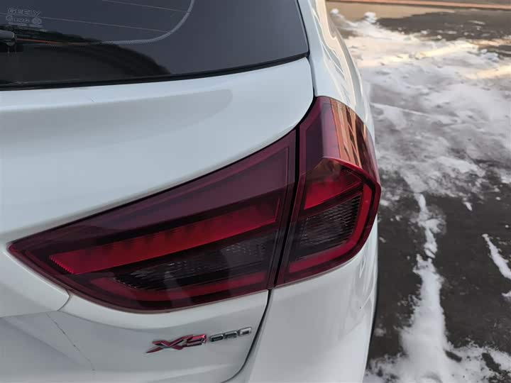 Geely Vision X3 2021 2021款 PRO 1.5L CVT尊贵型