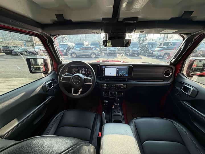 Jeep Wrangler 2024 2024款 2.0T 撒哈拉四门版