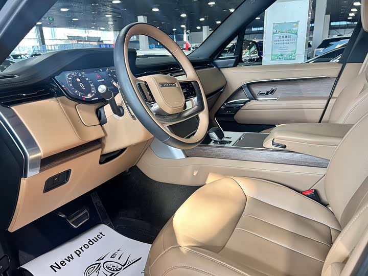 Land Rover Range Rover 2025 2025款 3.0 L6 400PS 创世加长版