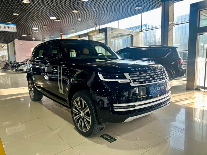 Land Rover Range Rover 2025 2025款 3.0 L6 400PS 创世加长版