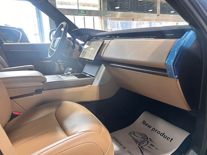 Land Rover Range Rover 2025 2025款 3.0 L6 400PS 创世加长版