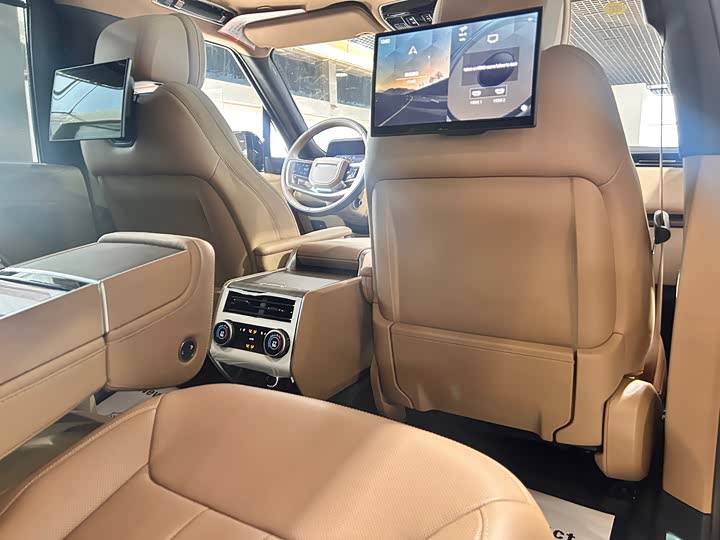 Land Rover Range Rover 2025 2025款 3.0 L6 400PS 创世加长版