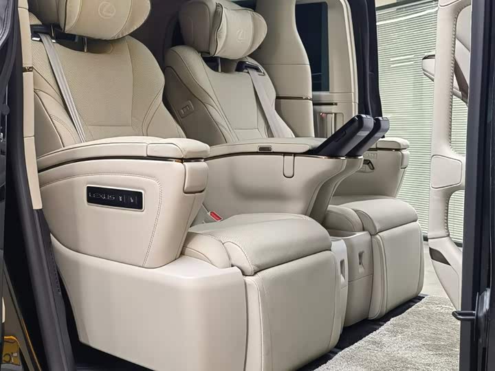 Lexus LM 2023 2023款 500h 六座尊崇版