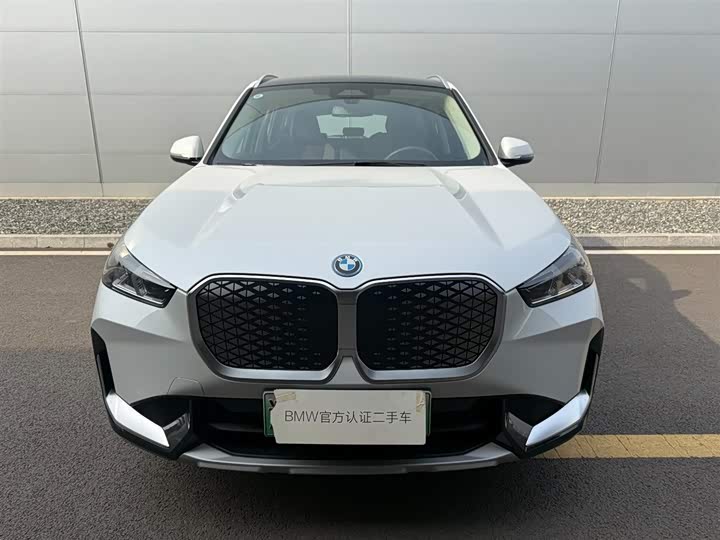 2025 BMW iX1
