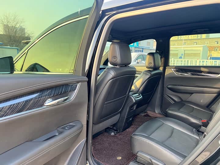 Cadillac XT6 2022 2022款 2.0T 六座四驱豪华型标准版