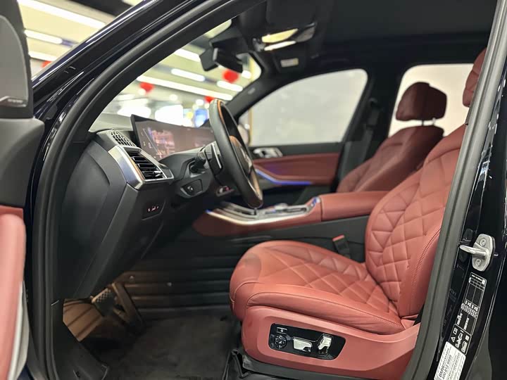 BMW X5 2023 2023款 xDrive 40Li M运动曜夜套装