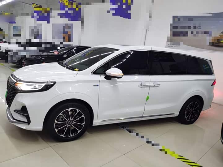 Roewe iMax 8 2022 2022款 400TGI 尊荣版