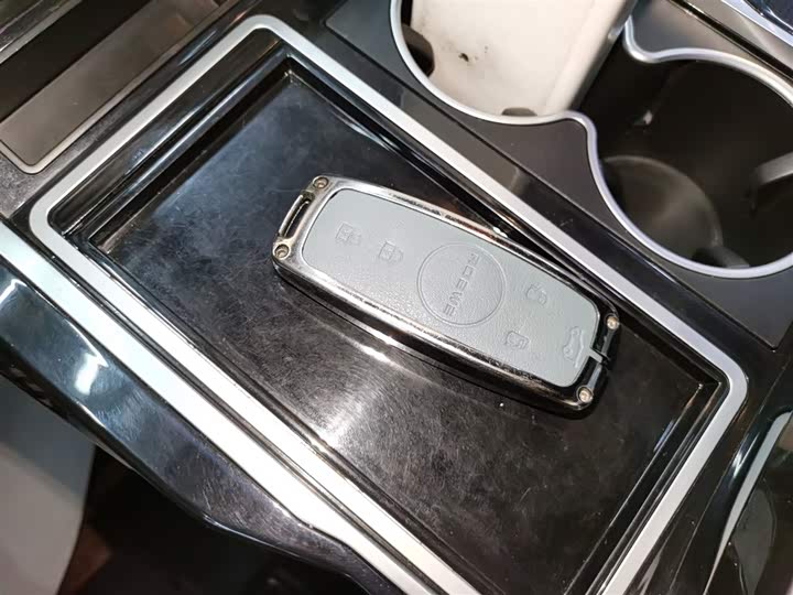 Roewe iMax 8 2022 2022款 400TGI 尊荣版