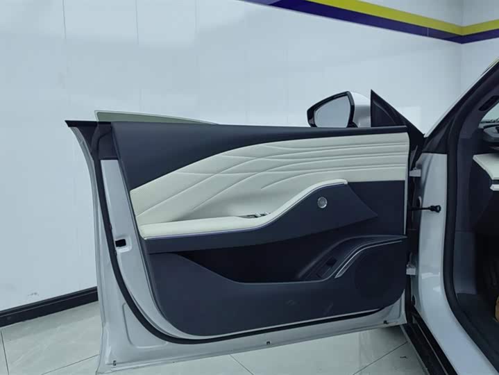 Geely Galaxy E8 2024 2024款 550km 后驱MAX