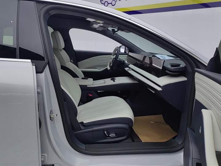 Geely Galaxy E8 2024 2024款 550km 后驱MAX