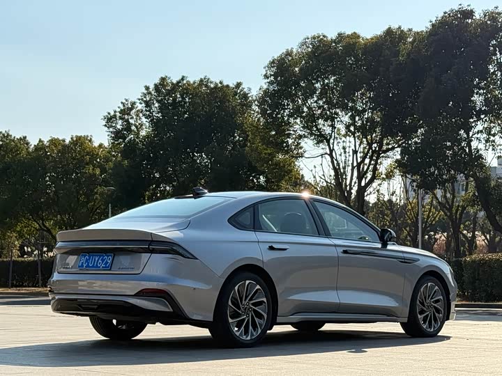 Lincoln Z (Zephyr) 2024 2024款 2.0T 两驱尊耀混动版