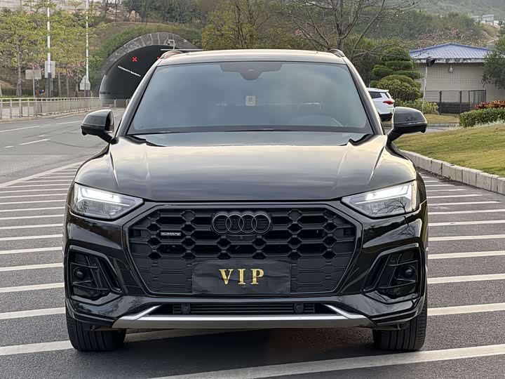 Audi Q5L 2025 2025款 45周年典藏版 40 TFSI 时尚动感型