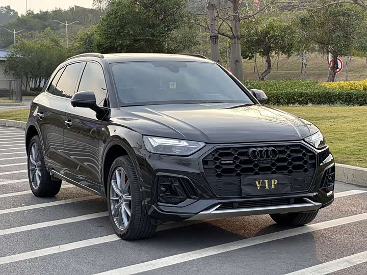 Audi Q5L 2025 2025款 45周年典藏版 40 TFSI 时尚动感型