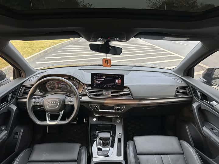 Audi Q5L 2025 2025款 45周年典藏版 40 TFSI 时尚动感型