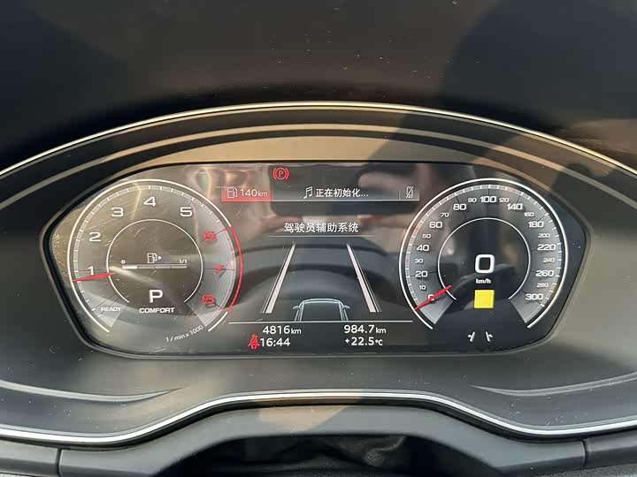 Audi Q5L 2025 2025款 45周年典藏版 40 TFSI 时尚动感型