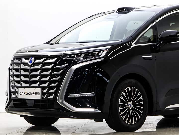 Denza D9 2025 2025款 DM-i 智驾版 1020 四驱旗舰型