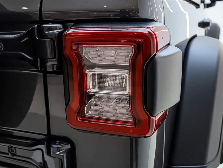 Jeep Wrangler 2024 2024款 2.0T 罗宾汉四门版