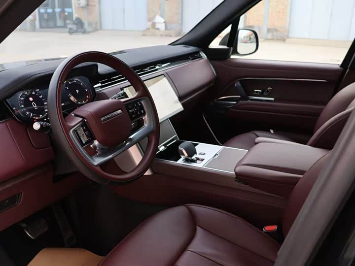 Land Rover Range Rover 2025 2025款 3.0 L6 400PS 创世加长版